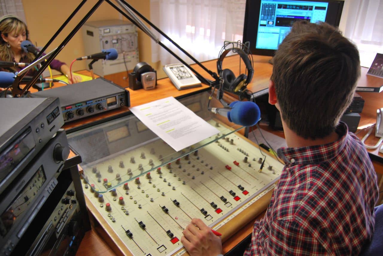 Radio-Aguilar-FM-021